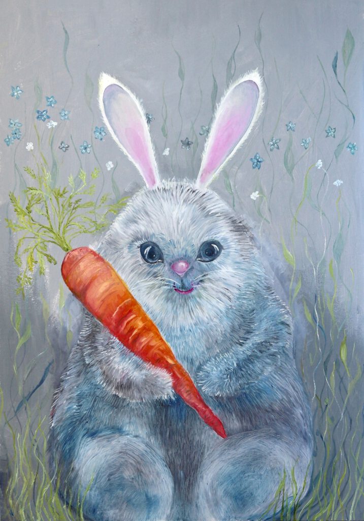 Wanddecoratie voor kinderkamer. Grappig happig harig konijn is een vrolijke prent voor je interieur. Een koddig konijn kijkt je vrolijk aan met een grote wortel.