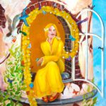 Rapunzel zit in het raam van een toren terwijl haar lange vlecht in een boog omhoog wordt gehouden door vogeltjes en vlinders; een egeltje zit naast haar op de vensterbank..